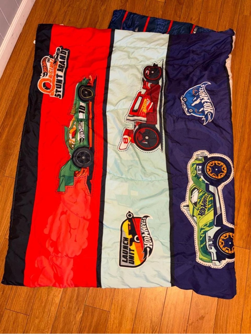 Twin sized Hot Wheels reversible comforter